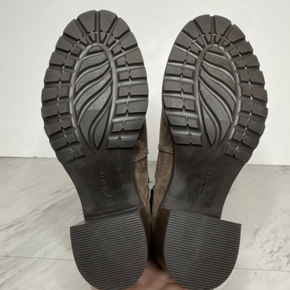 Clarks Verona Buckle Brown Heeled Bootie 8.5 M - Picture 2 of 10